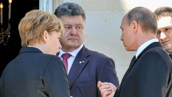 Фотография к новости Судьбоносная встреча Порошенко с Путиным
