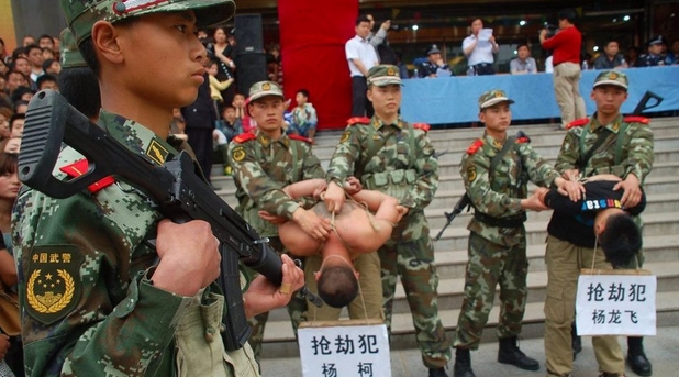 Фотография к новости Около 7 человек в день казнят по закону в Китае