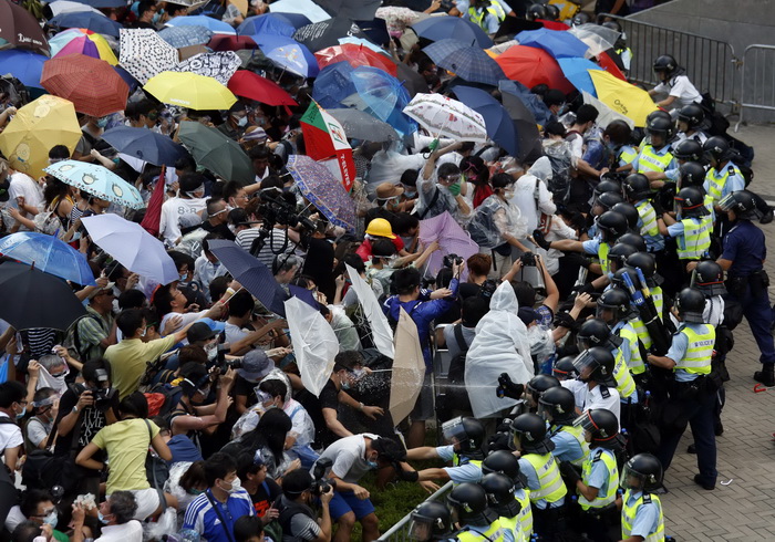 Фотография к новости Революция «зонтиков», что дальше?