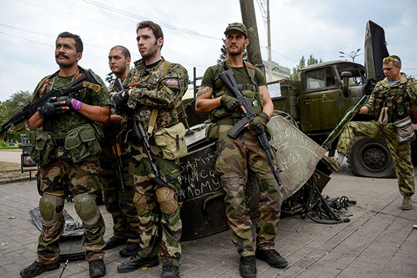 Фотография к новости Информатор: воюющие добровольцы из РФ на Донбассе получают зарплату